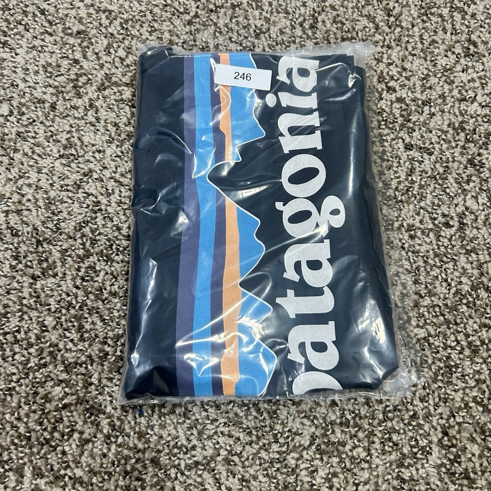 Patagonia Mens Medium Black Graphic T Shirt Fitz Roy Logo Short Sleeve - Picture 6 of 6